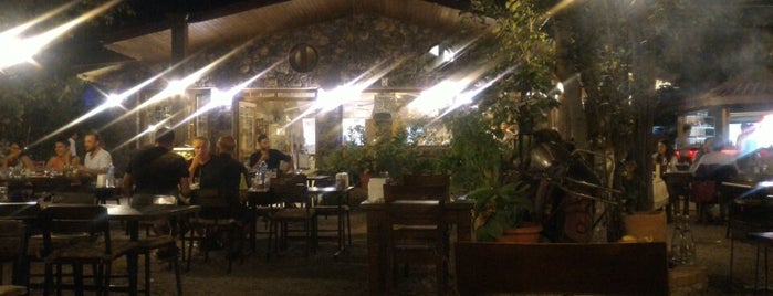 Cin Bal Kebap Salonu is one of สถานที่ที่ Gamze ถูกใจ.