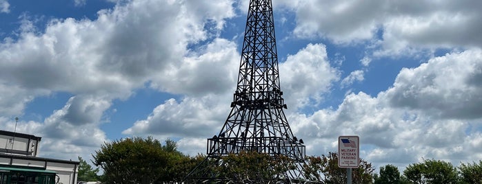 Eiffel Tower is one of Quirky Landmarks USA.