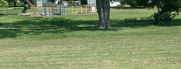 Van Hook Park is one of Lugares favoritos de Phil.