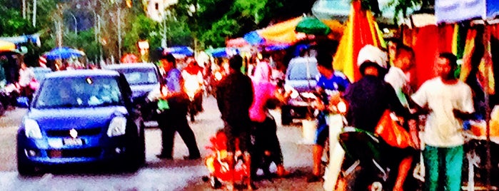 Bazar ramadhan teluk bahang is one of Tempat yang Disukai Dave.