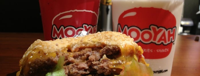 MOOYAH Burgers, Fries & Shakes is one of Posti che sono piaciuti a Ryan.