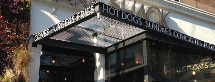 Shake Shack is one of Dog-friendly Places in NYC.