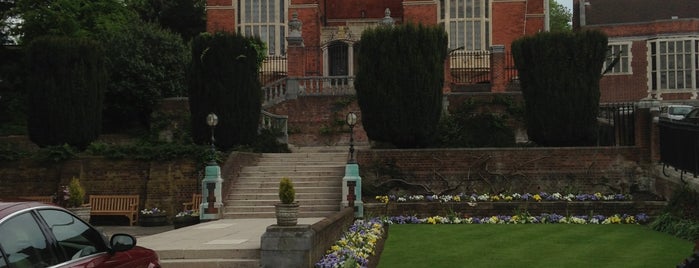 Harrow School is one of Harry Potter.