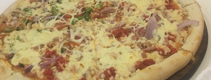 Pizzereta is one of Locais salvos de Emmanuel.
