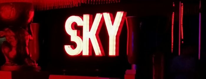 SKY is one of Carlosさんのお気に入りスポット.