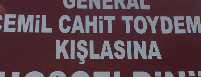 5.Piyade Eğitim Tugayı 4.Hudut Eğitim Taburu Temeltepe Kışlası is one of Atakan 님이 좋아한 장소.