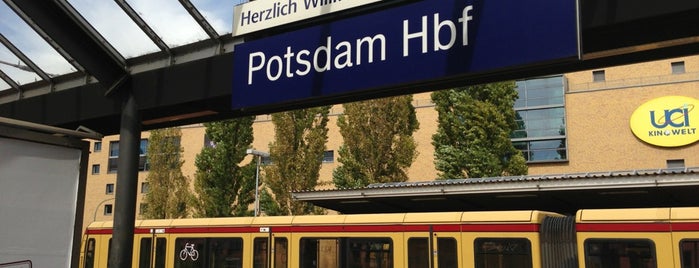 Potsdam Hauptbahnhof is one of Tempat yang Disukai Oleg.