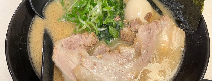 横浜家系豚骨ラーメン特濃屋 is one of Food.