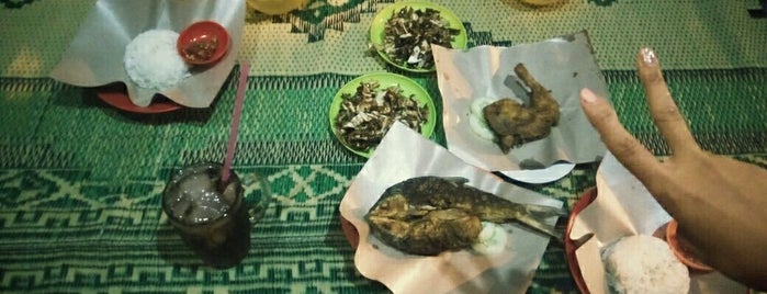 Lesehan Siantan is one of food and drink.