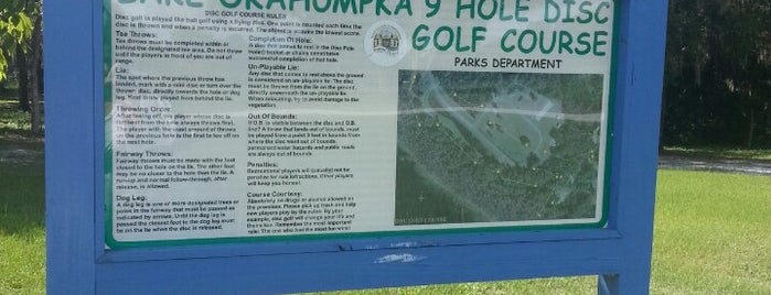 Lake Okahumpka Park Disc Golf is one of Lizzie'nin Beğendiği Mekanlar.