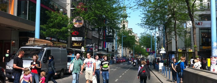Mariahilfer Straße is one of Posti che sono piaciuti a Veysel.