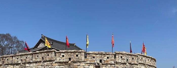 Mujang-eup Fortress is one of 고창팸.