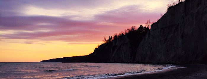 Scarborough Bluffs is one of Kyo’s Liked Places.