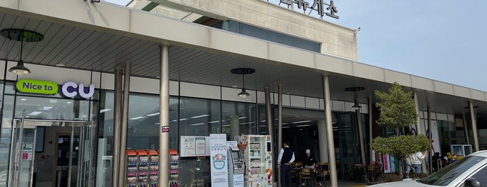 Hwangjeon Service Area - Wanju-bound is one of Tempat yang Disukai Kyo.
