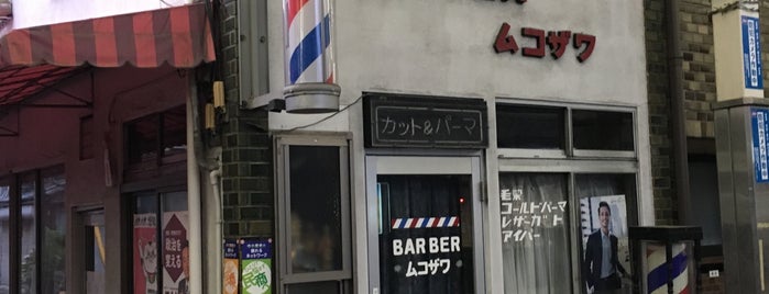 何故か角にある京都の床屋 何故か角にある京都の床屋