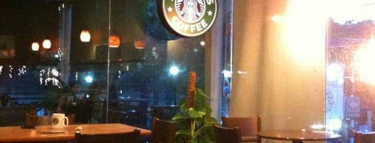 Starbucks is one of สถานที่ที่บันทึกไว้ของ ꌅꁲꉣꂑꌚꁴꁲ꒒.