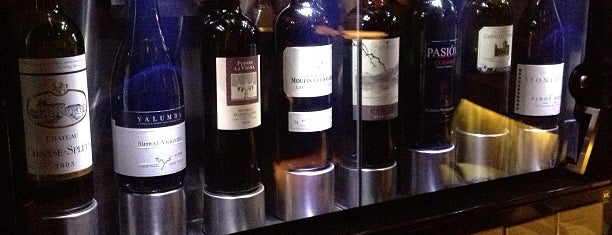 Divine Wine Bar is one of Lugares guardados de Felipe.