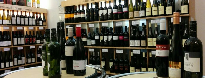 Vinoe is one of Wine Bar.