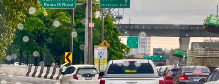 Srinagarindra Road is one of Road and Intersection in BKK.