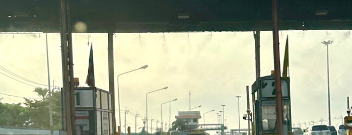 Lat Krabang Toll Gate (Outbound) is one of ทางหลวงพิเศษหมายเลข 7 (Motorway 7).