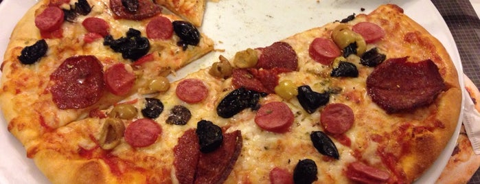 Pizza Nova is one of Emreさんの保存済みスポット.