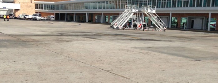 Aeropuerto Internacional de Cancún (CUN) is one of สถานที่ที่บันทึกไว้ของ Hugo.
