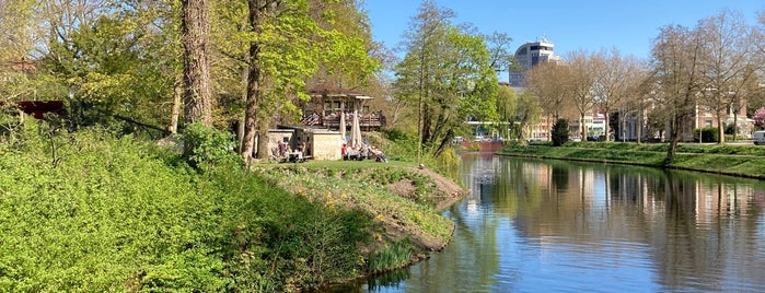 Vogeleiland is one of Deventer.