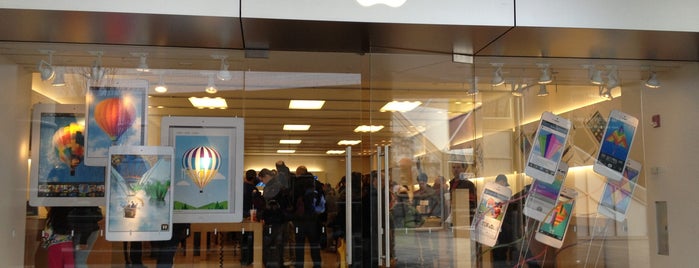 Apple Oakbrook is one of Apple Stores (AL-PA).