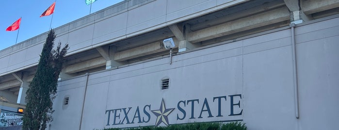 Bobcat Stadium is one of Orte, die Macey gefallen.