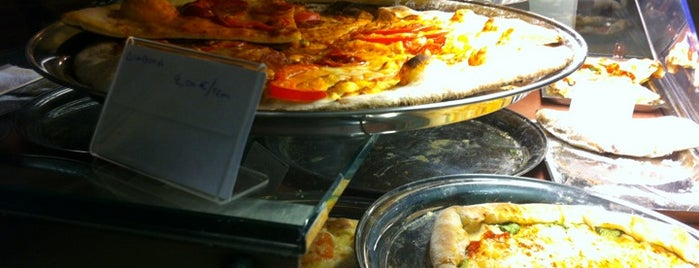 Pizza Poselli is one of Posti che sono piaciuti a Akis.