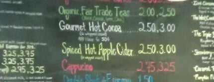 Roscoe's Coffee Bar & Taproom is one of สถานที่ที่ Dana ถูกใจ.