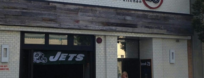 Brook 23 Bar+Kitchen is one of Lugares favoritos de Lisa.