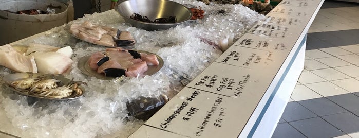 Wooley's Fish Market is one of See-food Diet.