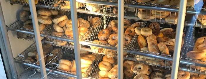 Brunswick Bagels & More is one of Anechkaさんのお気に入りスポット.