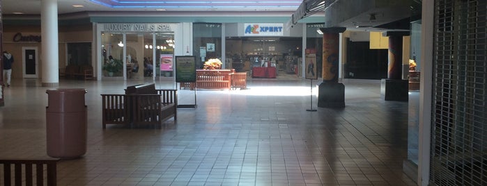Phillipsburg Mall is one of Popular places.