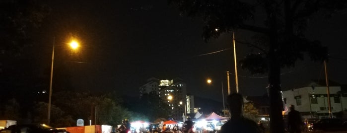 Sungai Ara Night Flea Market (Pasar Malam) is one of Pasar Malam In Penang.