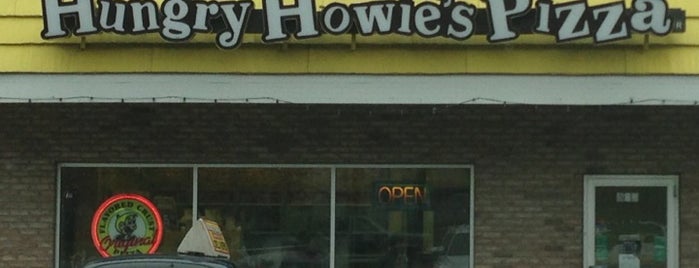 Hungry Howie's Pizza is one of Lugares favoritos de Brett.