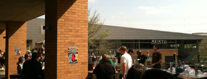 Trinity Hall Irish Pub and Restaurant is one of Patio Weather.