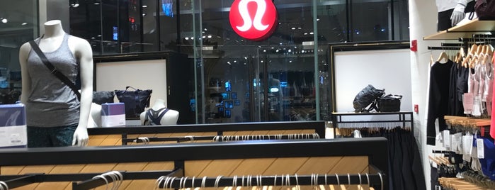 lululemon athletica is one of Lugares favoritos de Double.