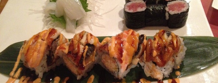 Mojo Asian Cuisine & Sushi Bar is one of สถานที่ที่บันทึกไว้ของ John.