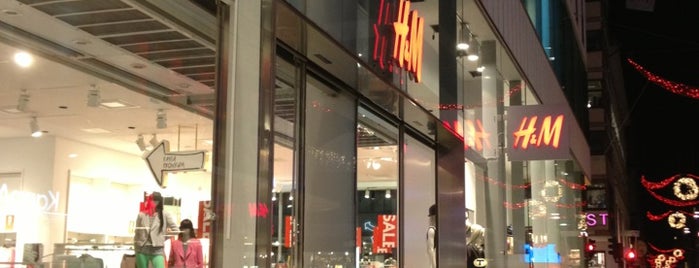 H&M Drottninggatan 53 is one of Locais salvos de 🦁.