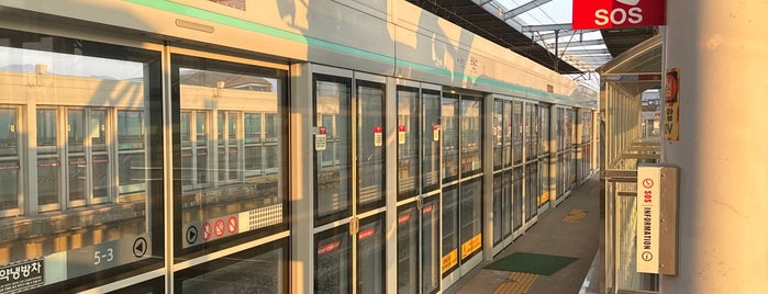 ウンギルサン駅 is one of 히스토리.