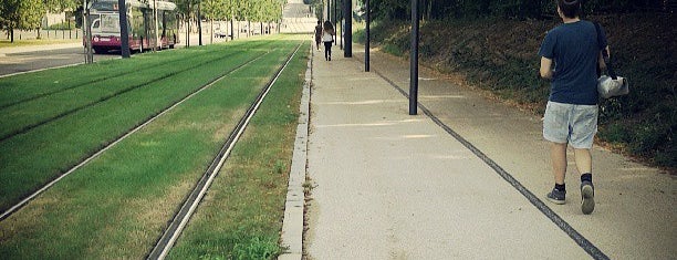 Station Piscine Olympique [T1] is one of Tram Dijonnais.