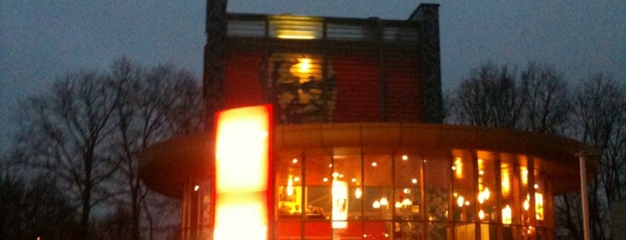KFC is one of Orte, die Bertil gefallen.
