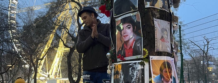 Michael Jackson Emlékhely is one of Lugares favoritos de Cristi.