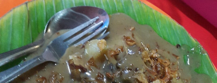 Sate padang sumber waras is one of Posti che sono piaciuti a Hana.