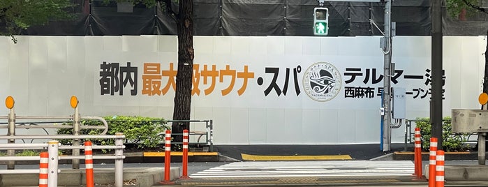 Roppongi-dori Street is one of 通勤ライン.