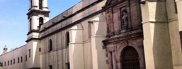 Plaza De San Jerónimo is one of Akny'ın Kaydettiği Mekanlar.