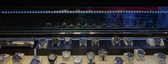 Tag Heuer is one of Rita'nın Beğendiği Mekanlar.