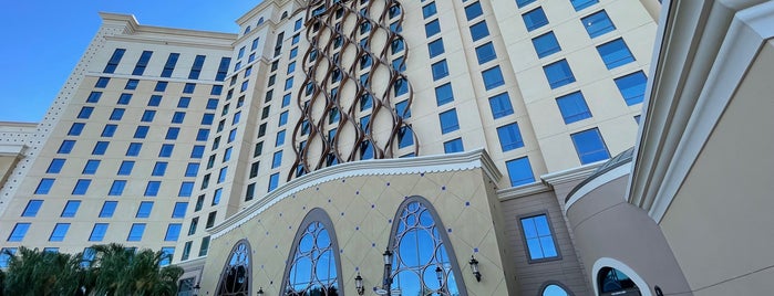 Disney's Coronado Springs Resort and Convention Center is one of Tempat yang Disukai Christine.